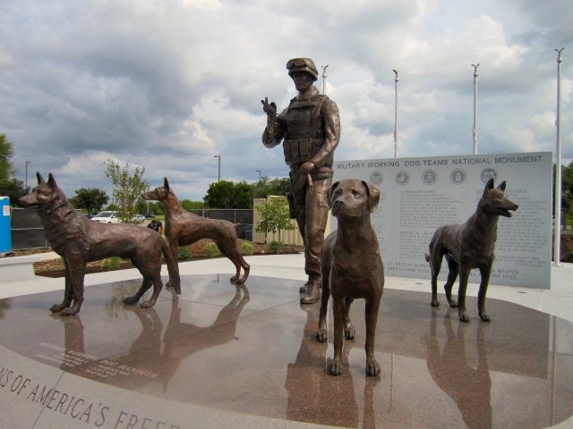 Canine soldier memorial with bronze statues in Lackland Air Force Base